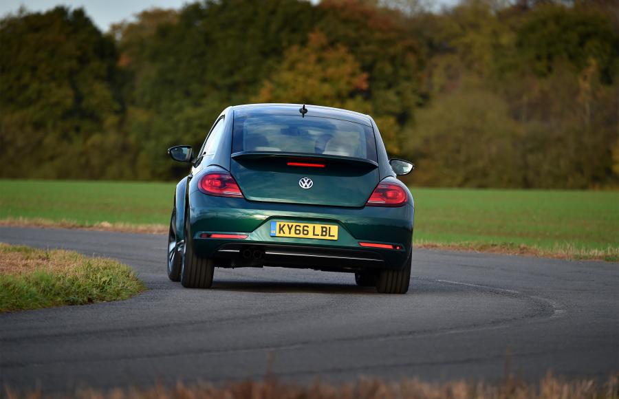  Volkswagen Beetle 2016 года  (UK) (фото 17 из 26)